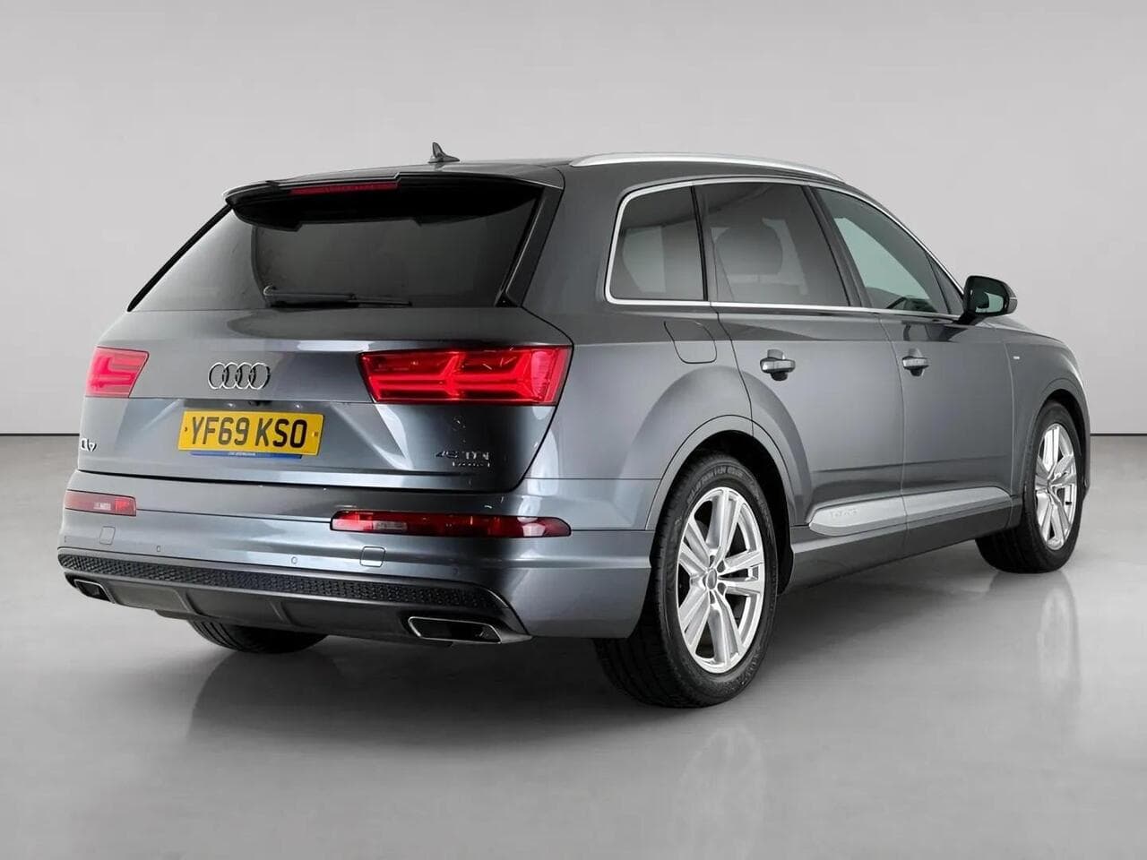 Audi Q7 thumbnail Rear Right