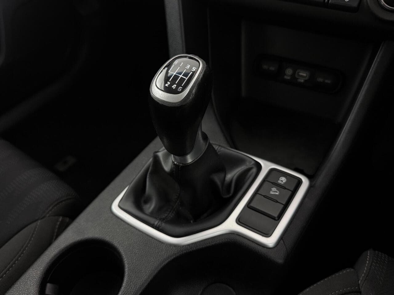 Kia Sportage thumbnail Interior Front