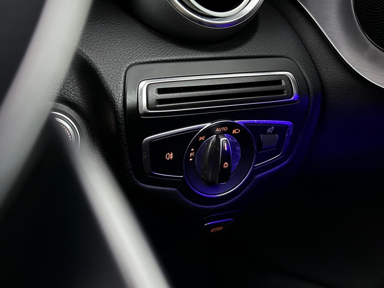 Mercedes-Benz C Class thumbnail Misc Controls