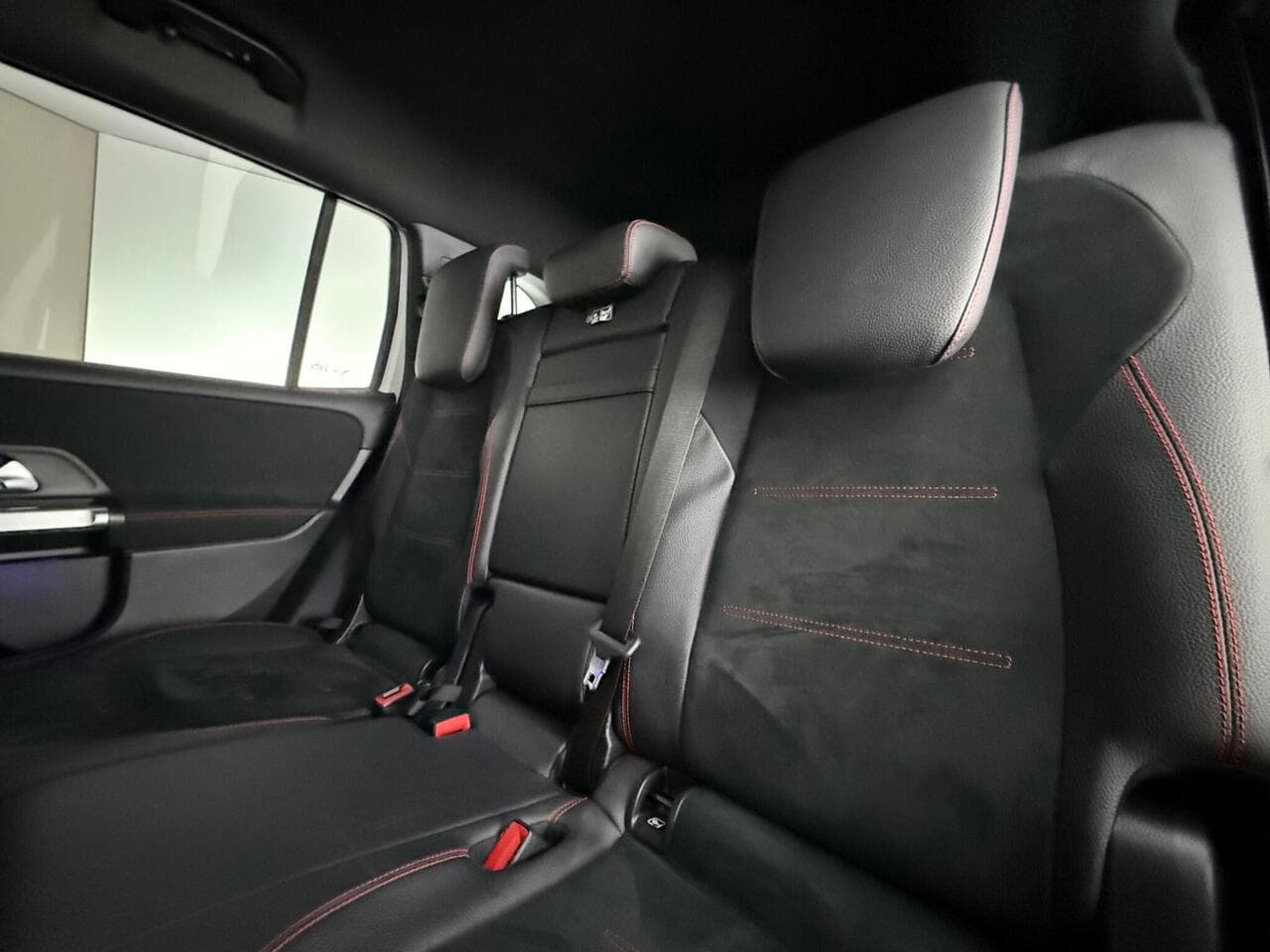 Mercedes-Benz GLB thumbnail Seats Rear