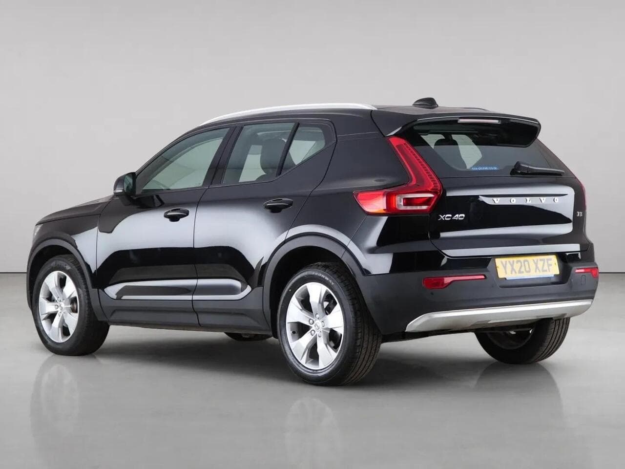 Volvo XC40 thumbnail Rear Left