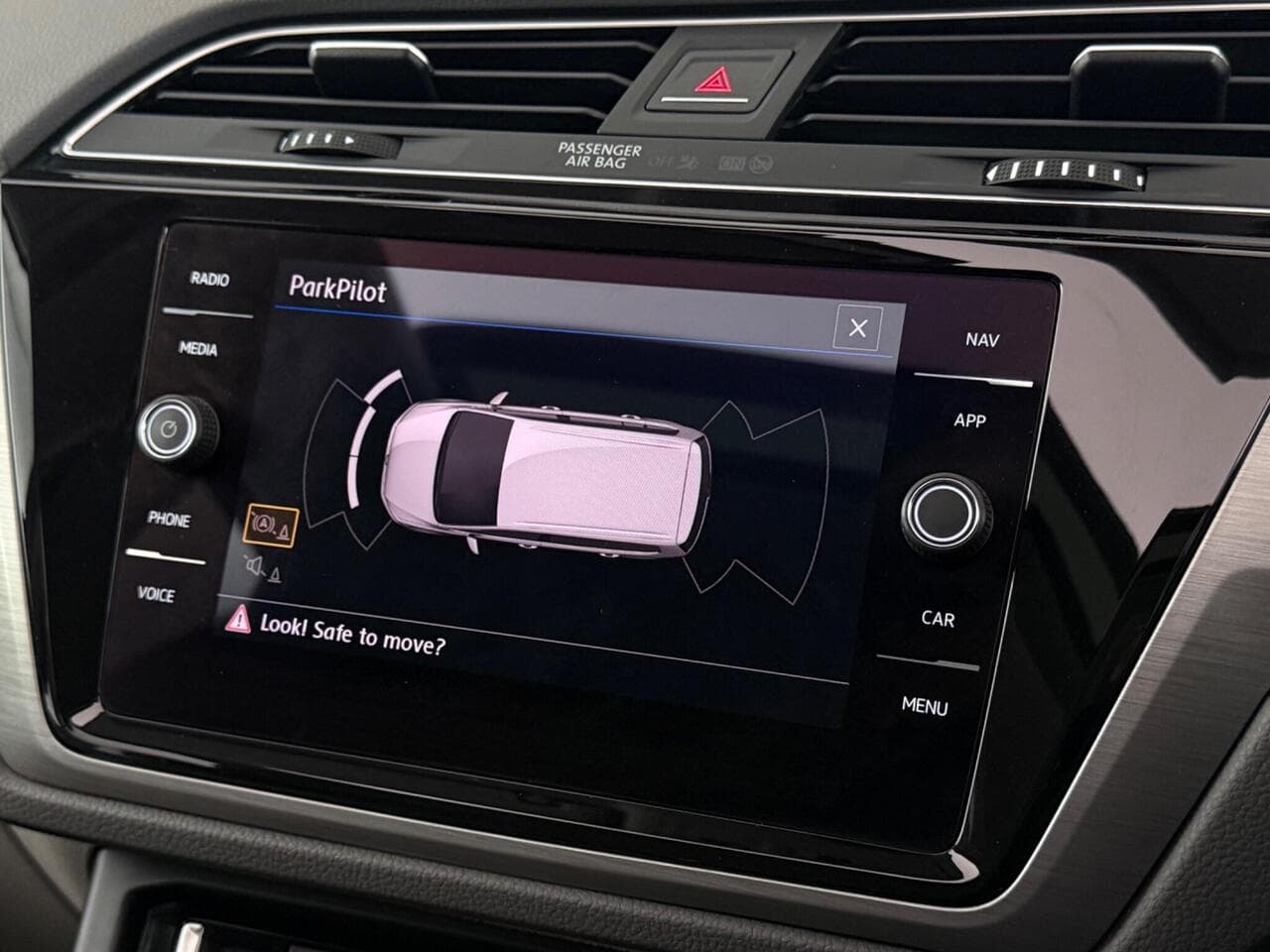 Volkswagen Touran thumbnail Infotainment System