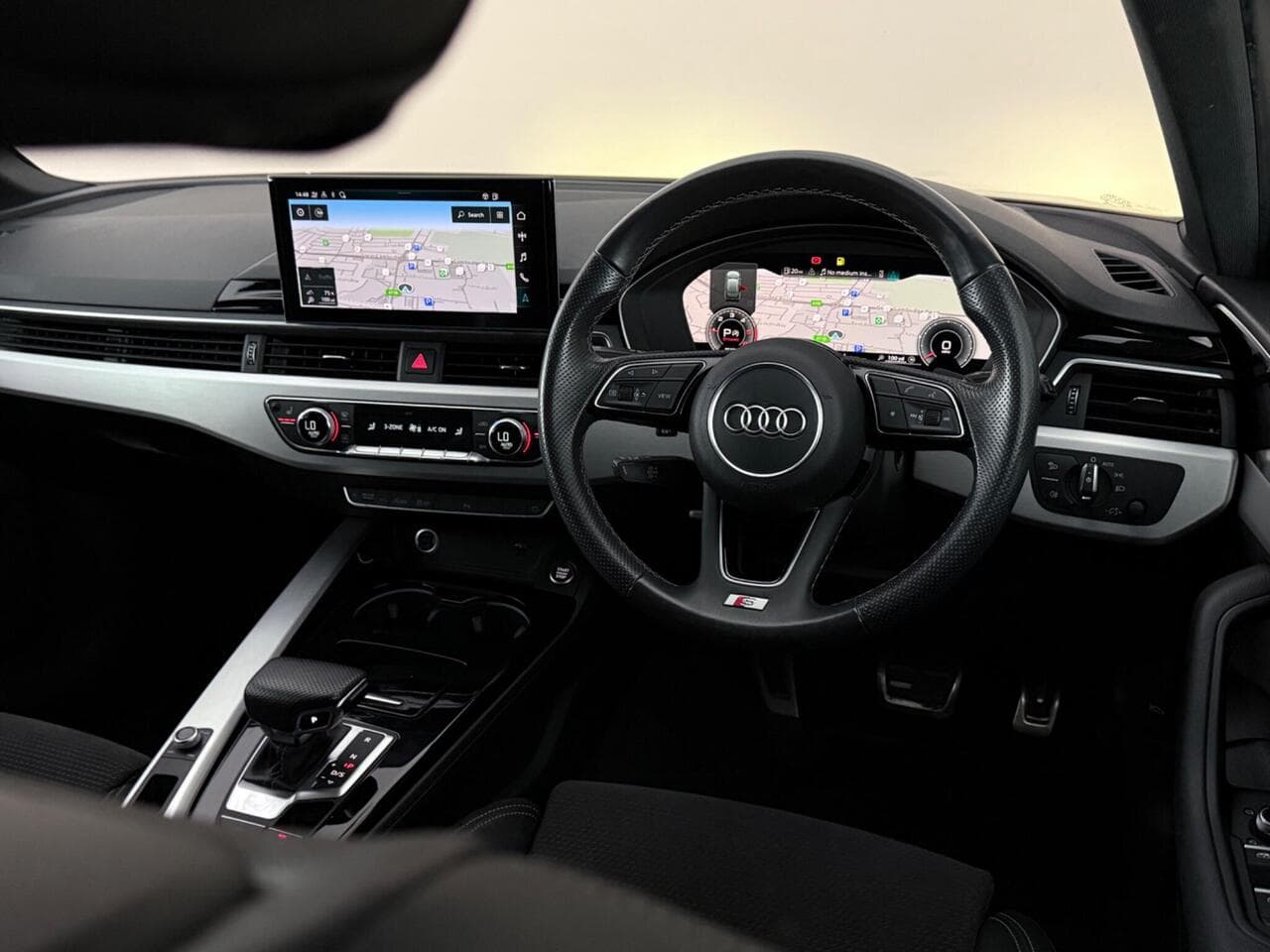 Audi A4 Avant thumbnail Interior Front