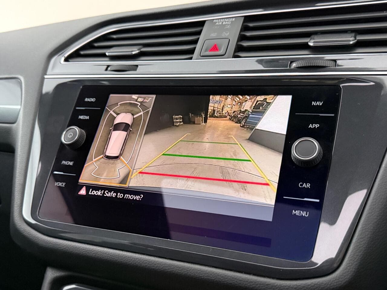 Volkswagen Tiguan Allspace thumbnail Infotainment System