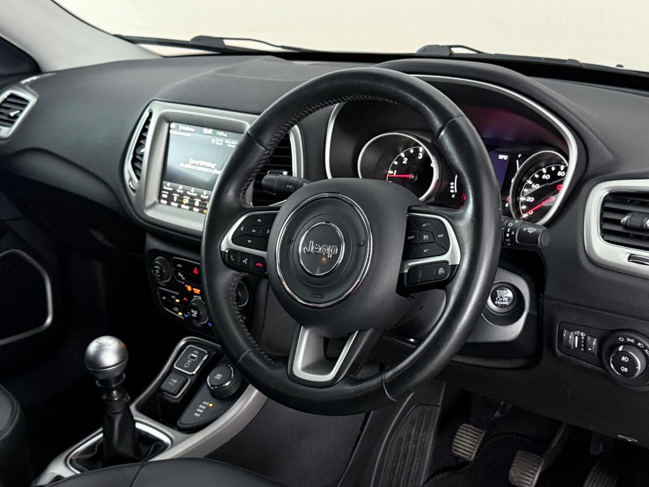 Jeep Compass thumbnail Interior Front