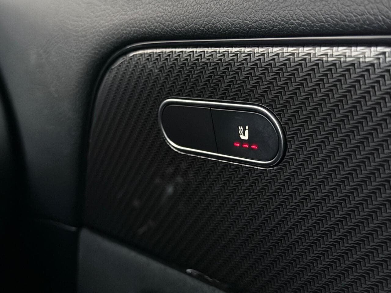 Mercedes-Benz GLA thumbnail Misc Controls