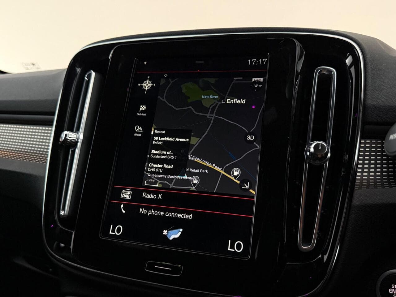 Volvo XC40 thumbnail Infotainment System