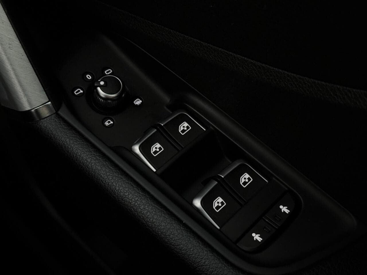 Audi Q2 thumbnail Misc Controls