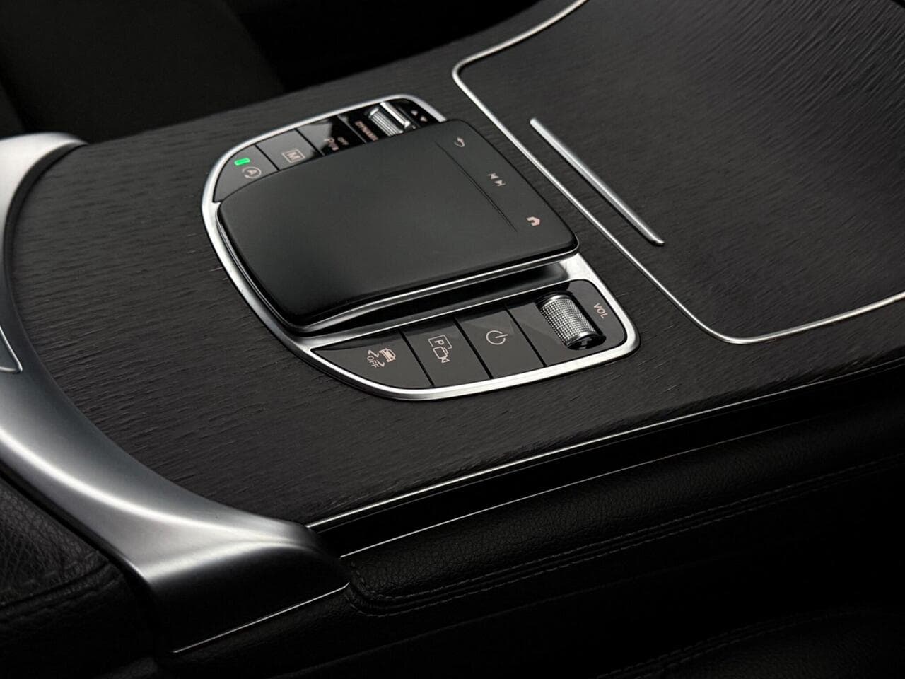 Mercedes-Benz GLC thumbnail Misc Controls