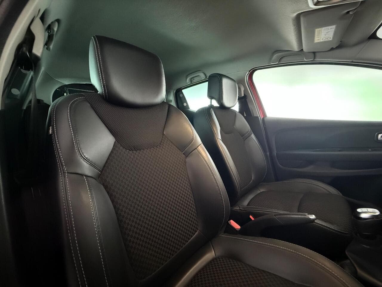 Renault Clio thumbnail Seat Driver