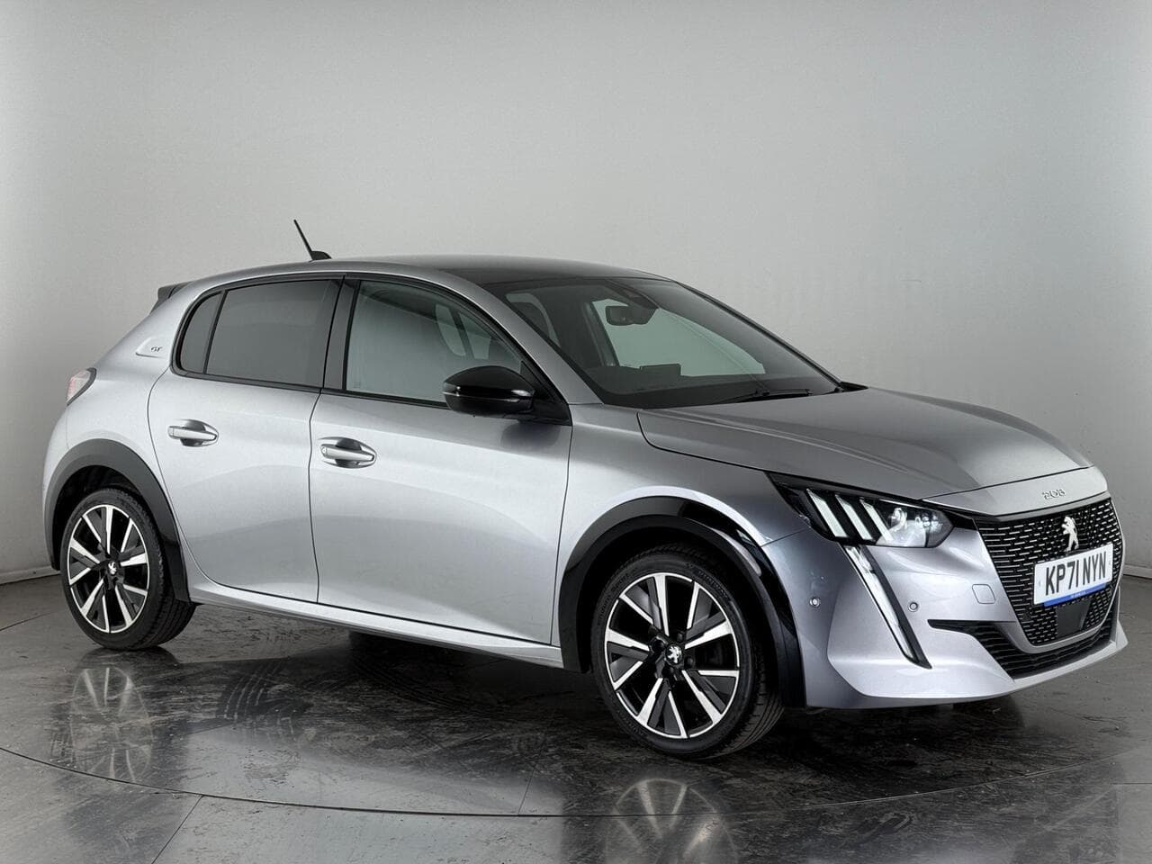 Peugeot 208 - Peugeot 208 1.2 PureTech GT Euro 6 (s/s) 5dr