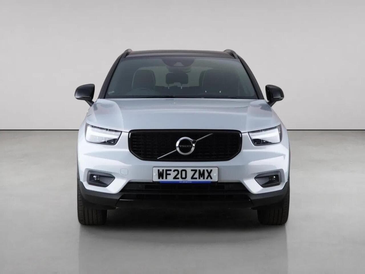 Volvo XC40 thumbnail Front