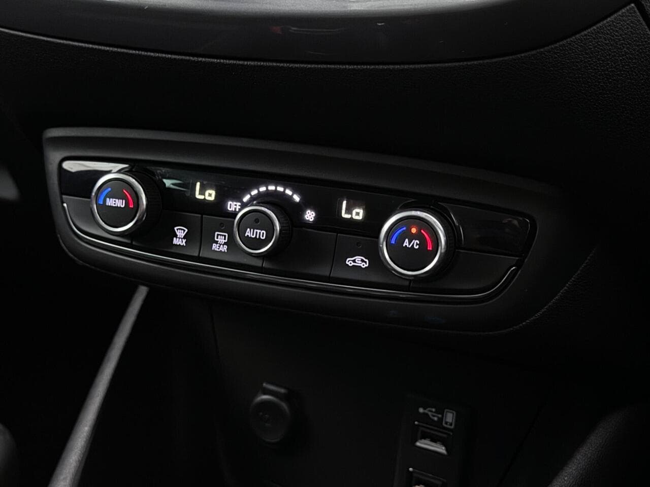 Vauxhall Crossland X thumbnail Misc Controls