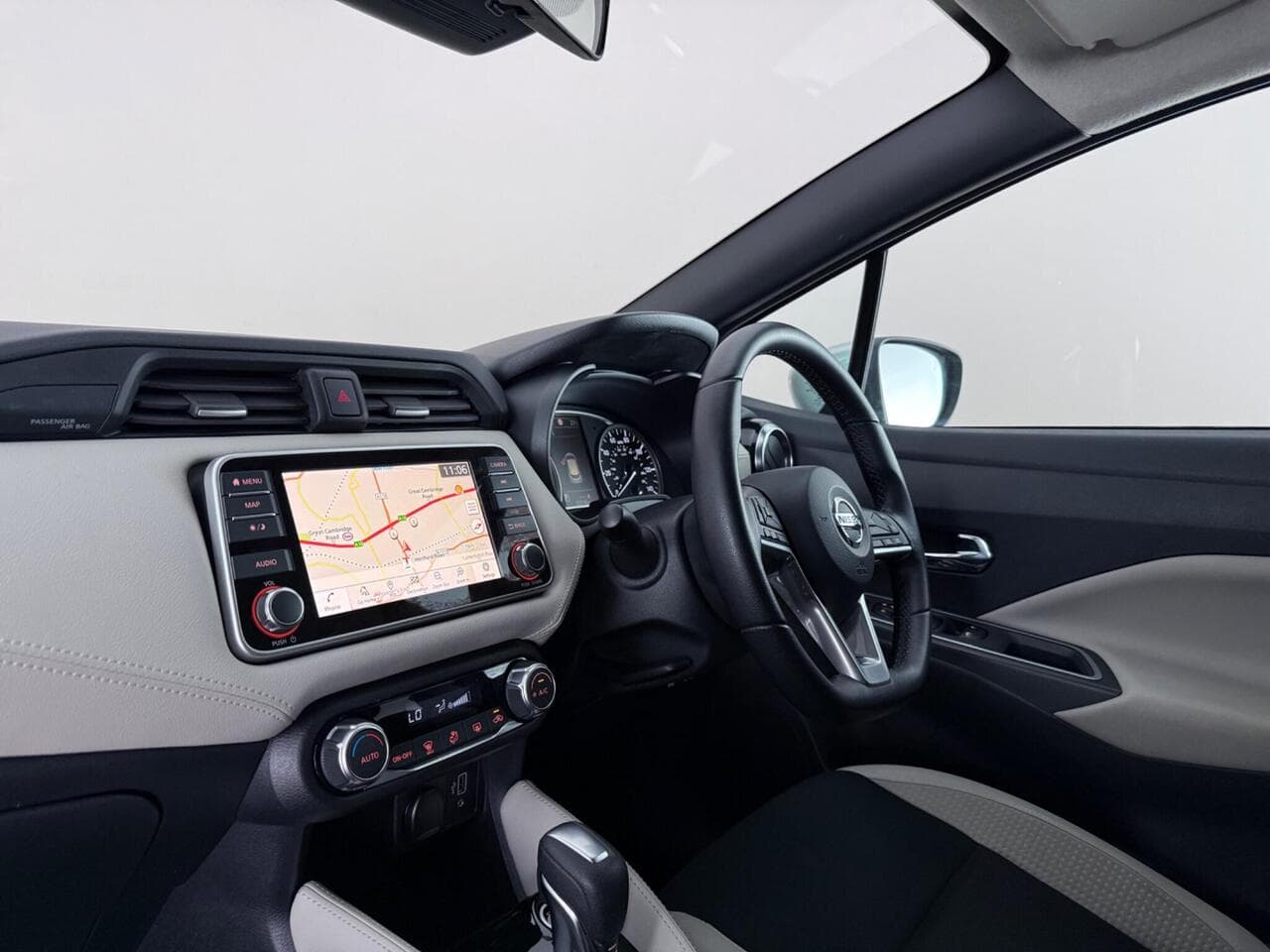 Nissan Micra thumbnail Interior Front