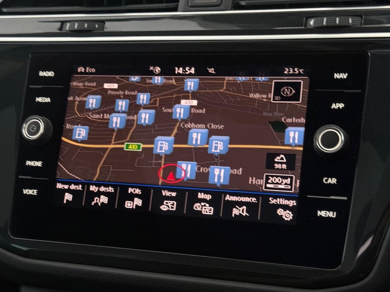 Volkswagen Tiguan thumbnail Infotainment System