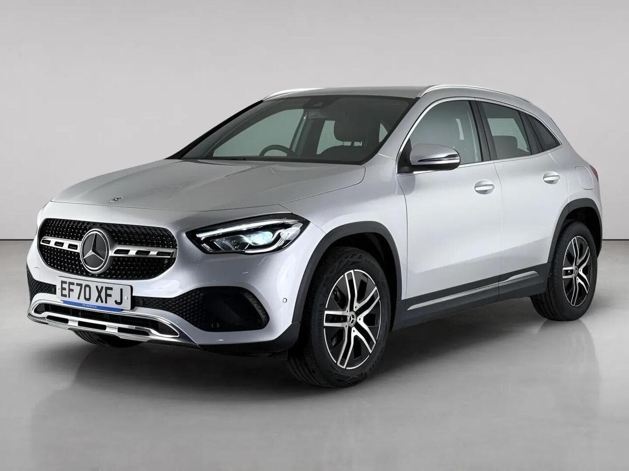 Mercedes-Benz GLA thumbnail Front Left