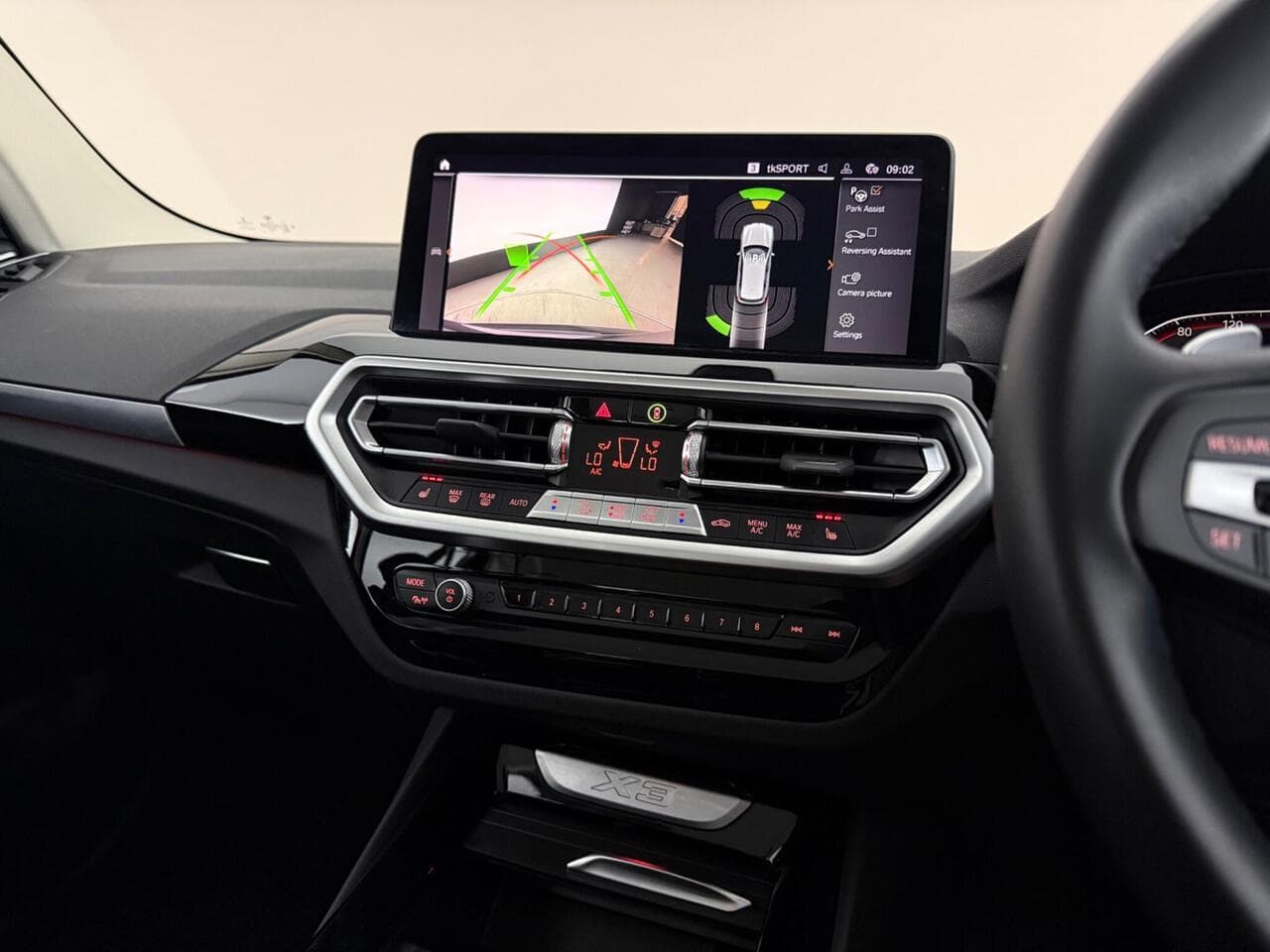 BMW X3 thumbnail Infotainment System