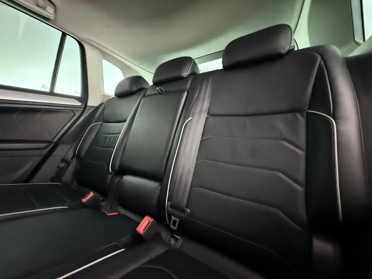 Volkswagen Tiguan thumbnail Seats Rear