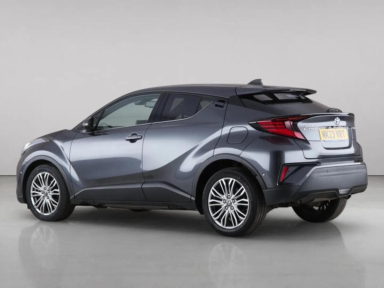 Toyota C-HR thumbnail Rear Left