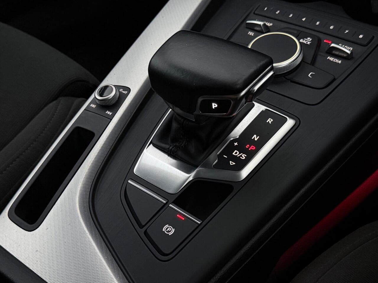 Audi A4 thumbnail Interior Front