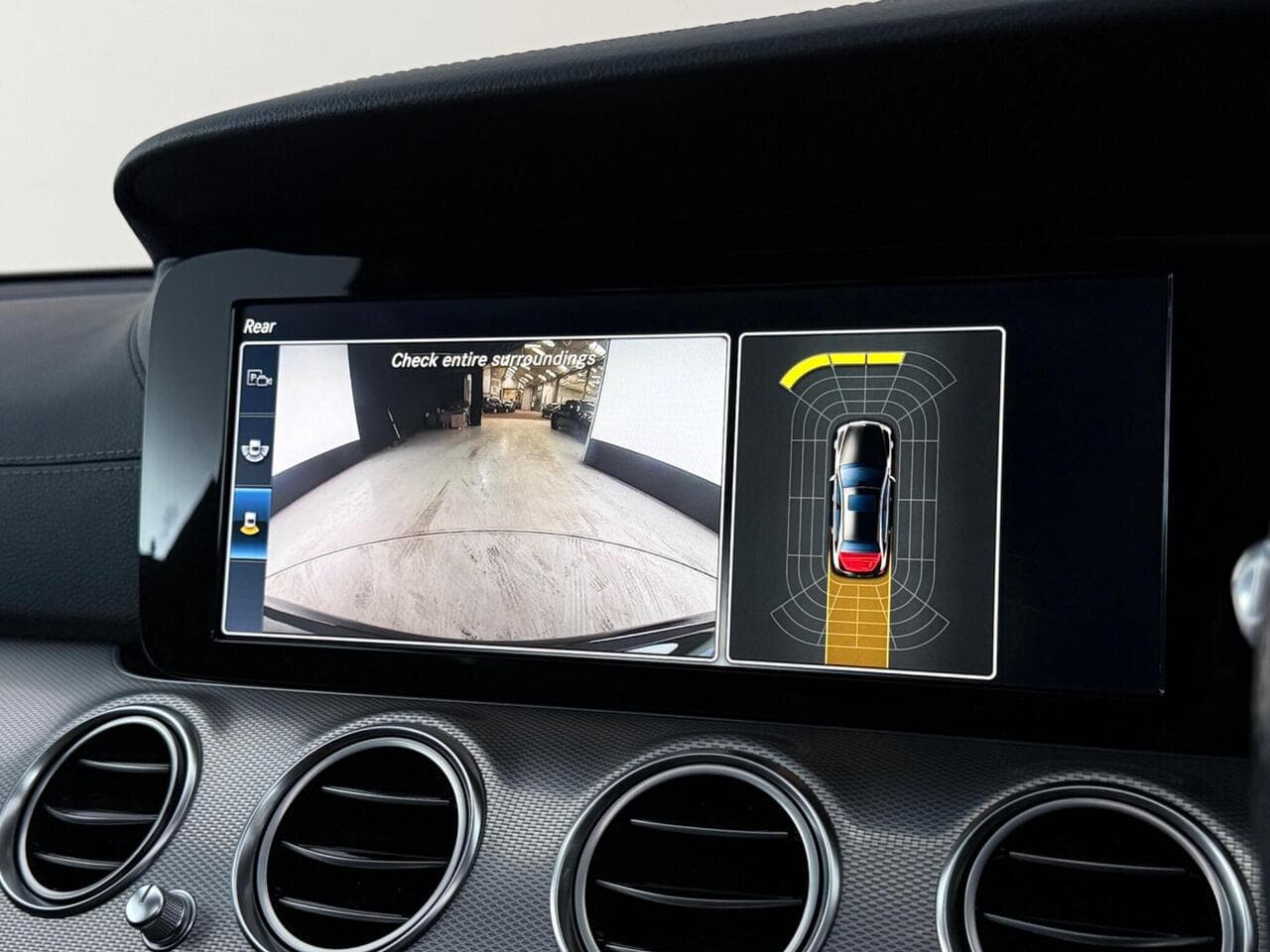 Mercedes-Benz E Class thumbnail Infotainment System