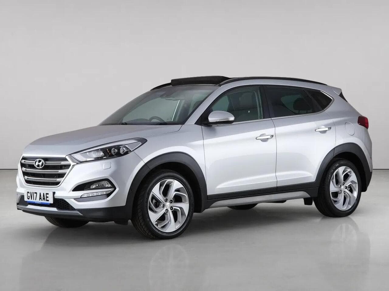 Hyundai TUCSON thumbnail Front Left