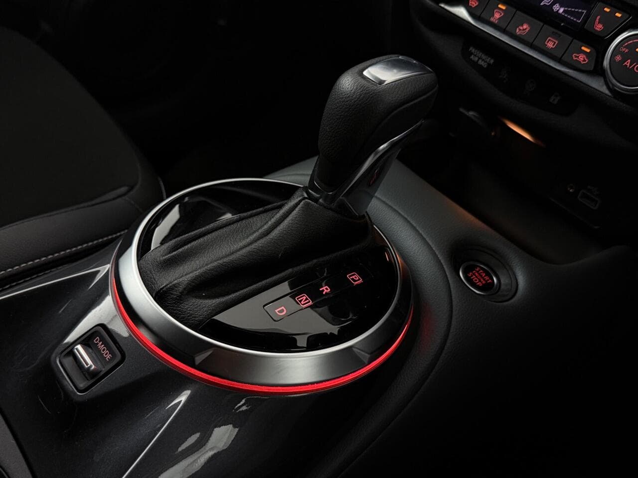 Nissan Juke thumbnail Interior Front