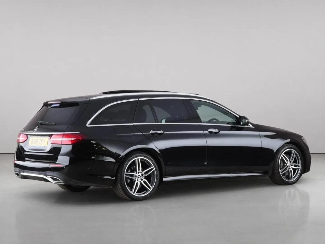 Mercedes-Benz E Class thumbnail Side Right