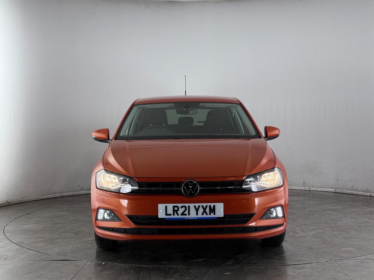 Volkswagen Polo thumbnail Front