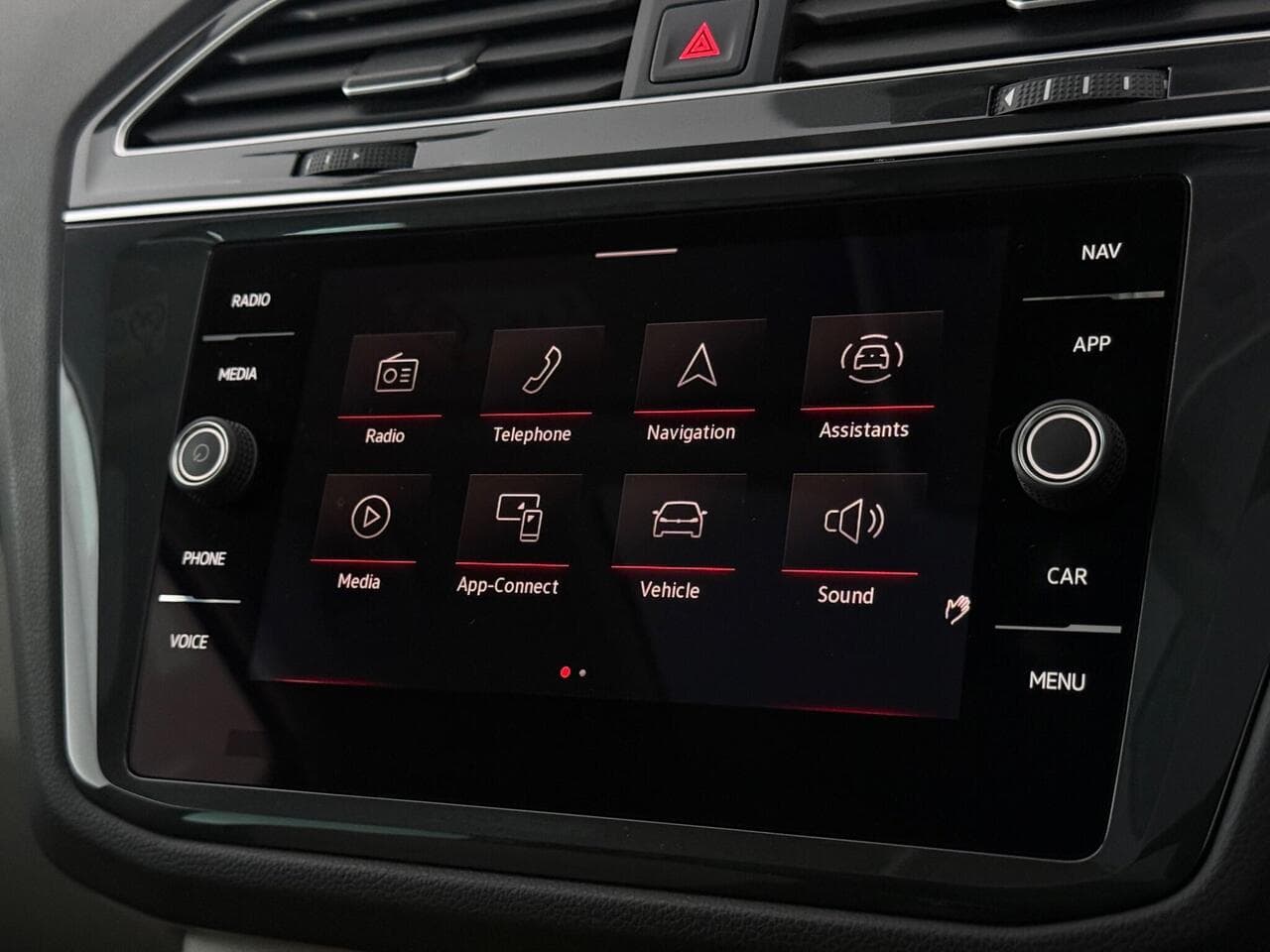 Volkswagen Tiguan thumbnail Infotainment System