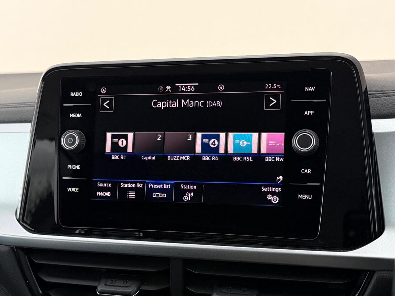 Volkswagen T-Roc thumbnail Infotainment System