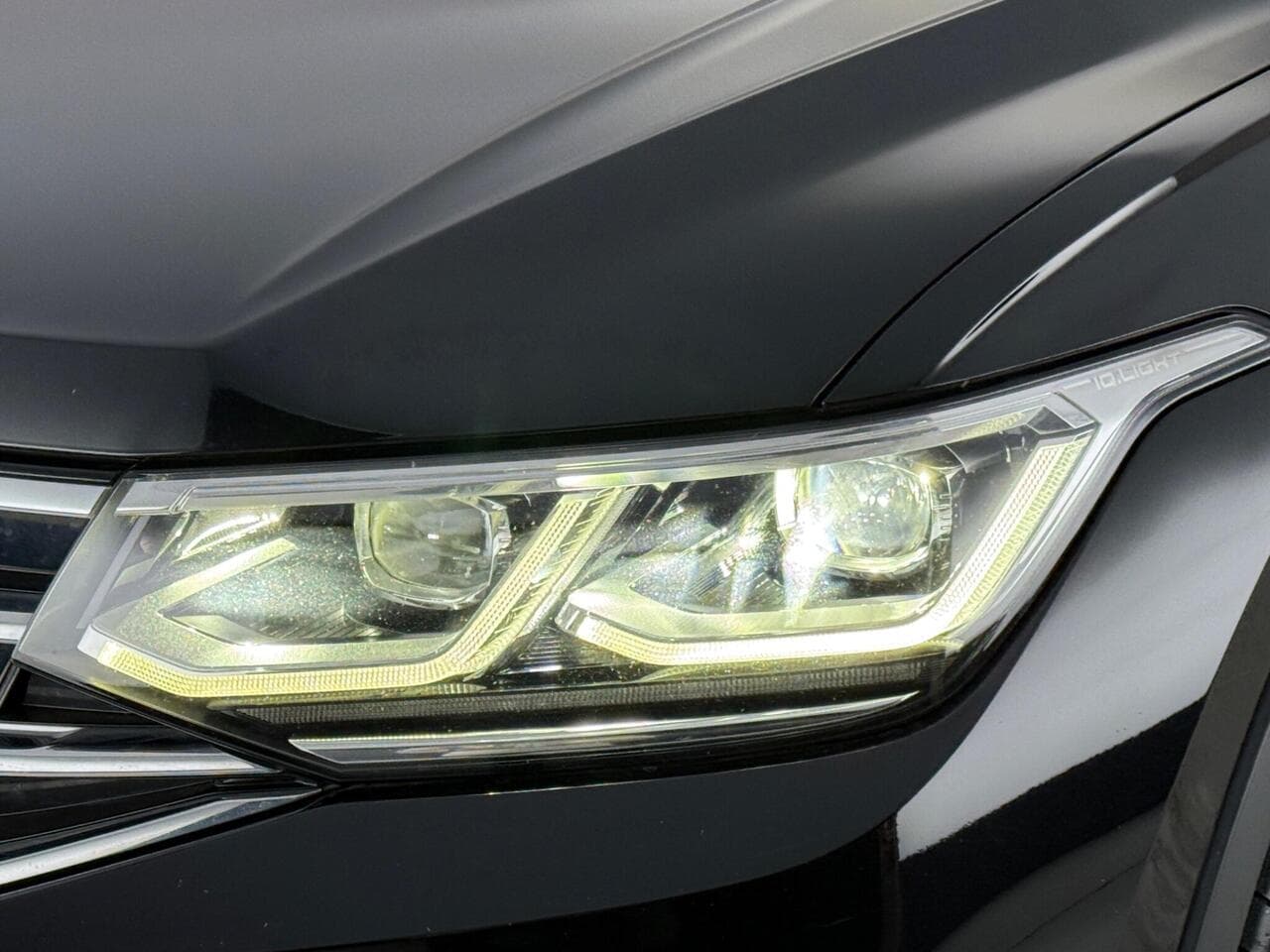 Volkswagen Tiguan thumbnail Lights Front