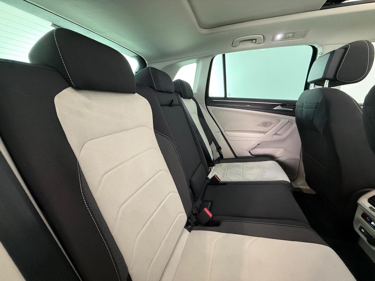 Volkswagen Tiguan thumbnail Seats Rear