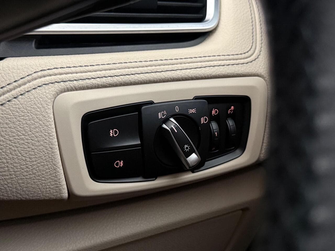 BMW 2 Series Gran Tourer thumbnail Misc Controls