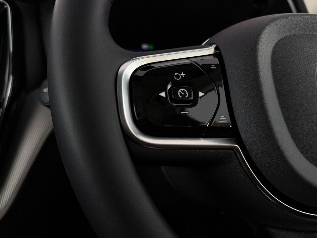 Volvo XC60 thumbnail Misc Controls