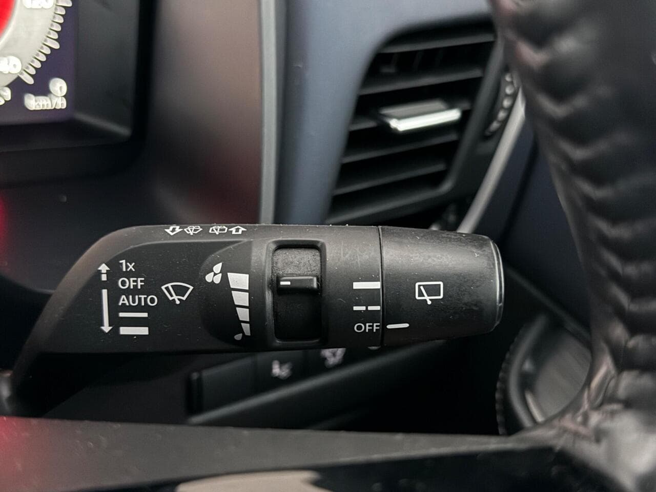 Nissan Qashqai thumbnail Misc Controls