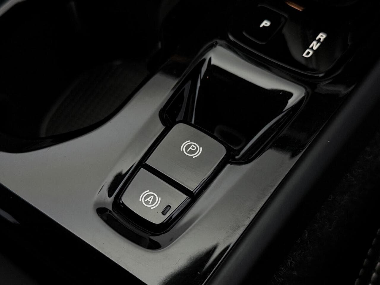 Volvo XC40 thumbnail Misc Controls