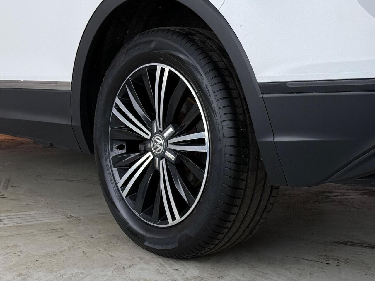 Volkswagen Tiguan thumbnail Wheel