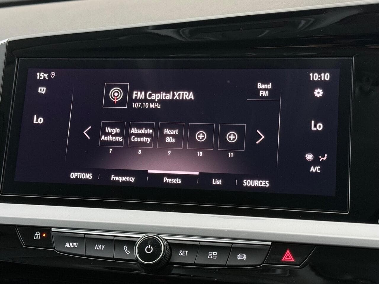 Vauxhall Grandland thumbnail Infotainment System