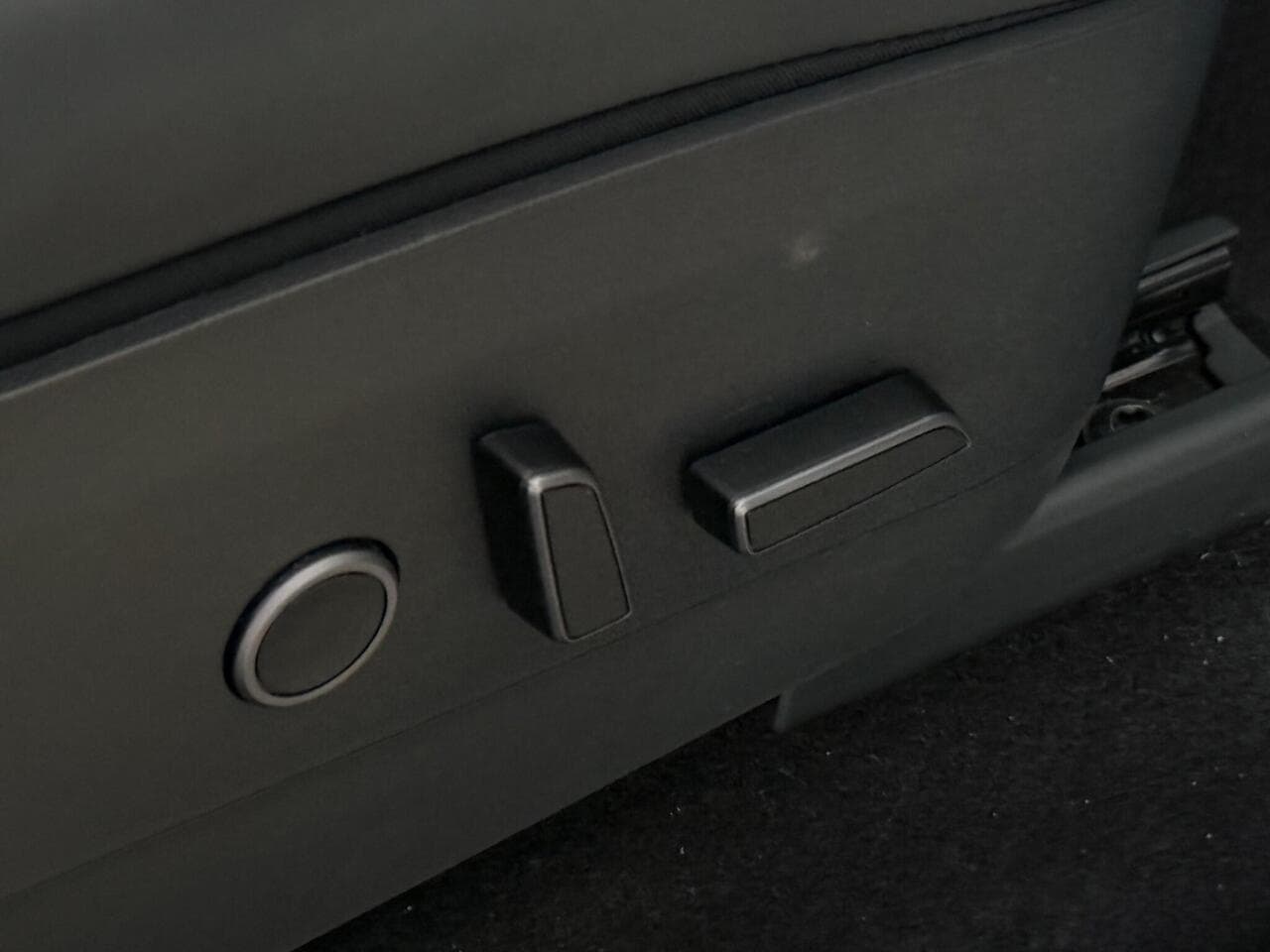 Tesla Model Y thumbnail Door Handle Exterior