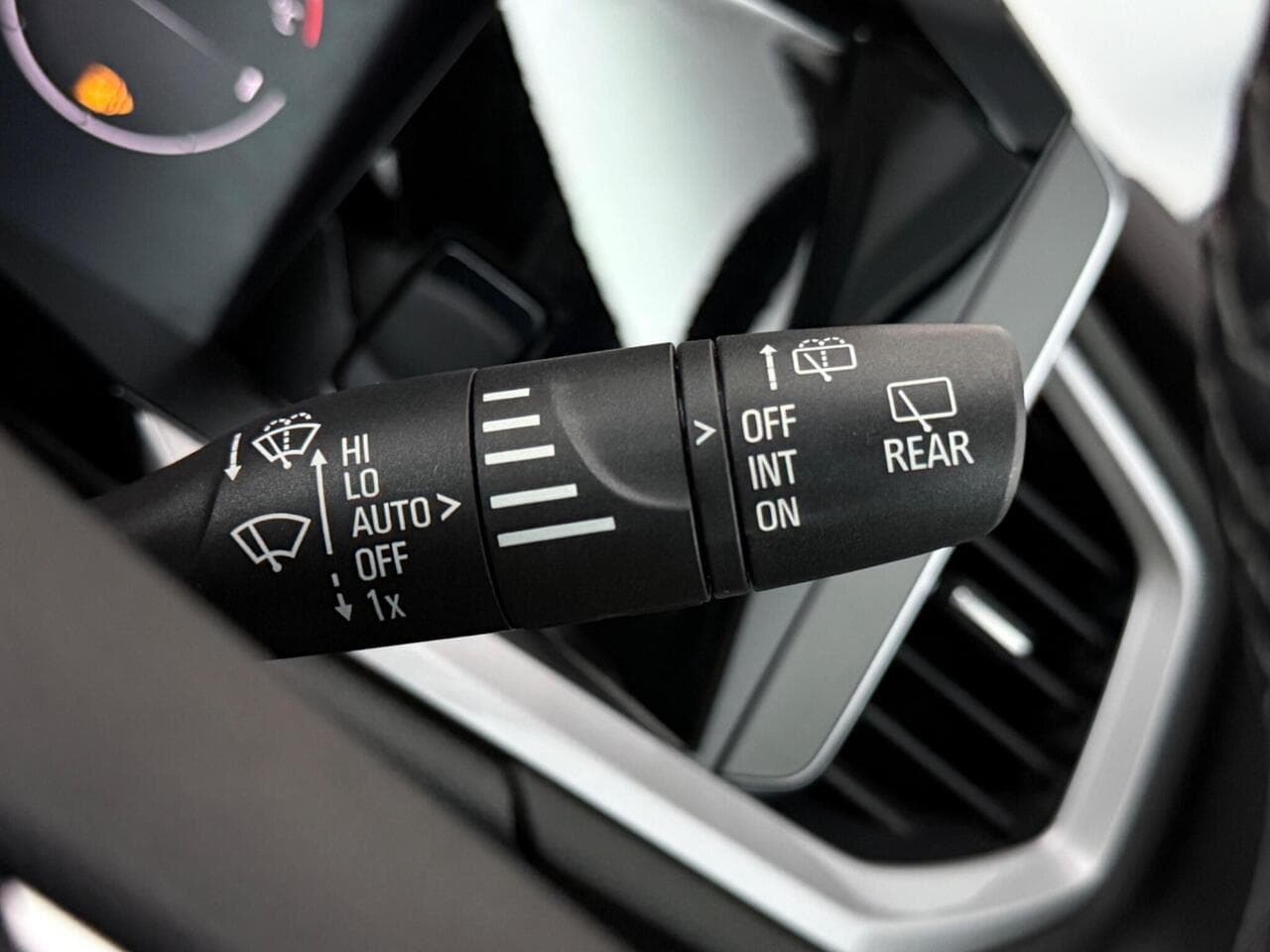 Vauxhall Grandland X thumbnail Misc Controls