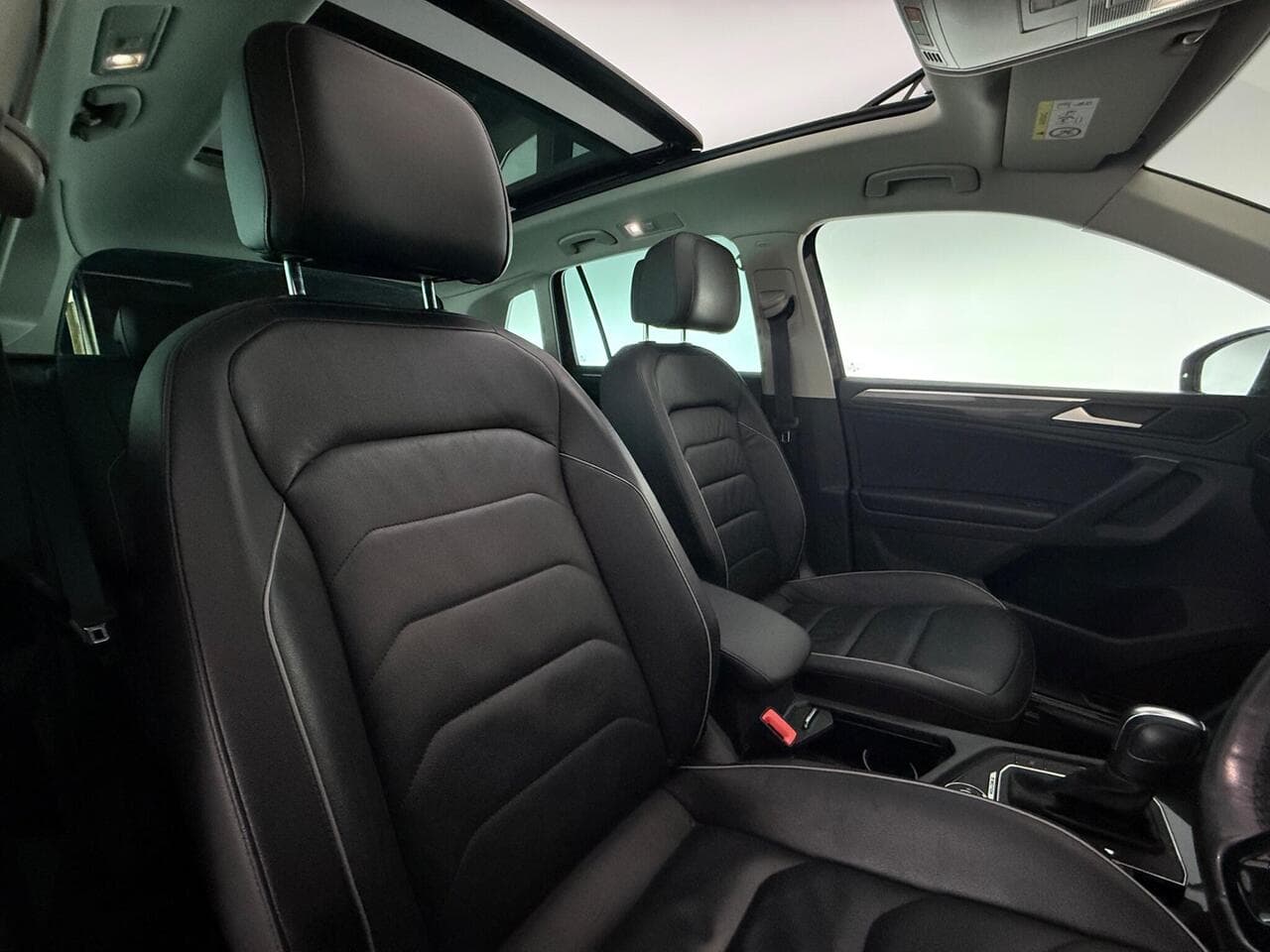 Volkswagen Tiguan thumbnail Seat Driver