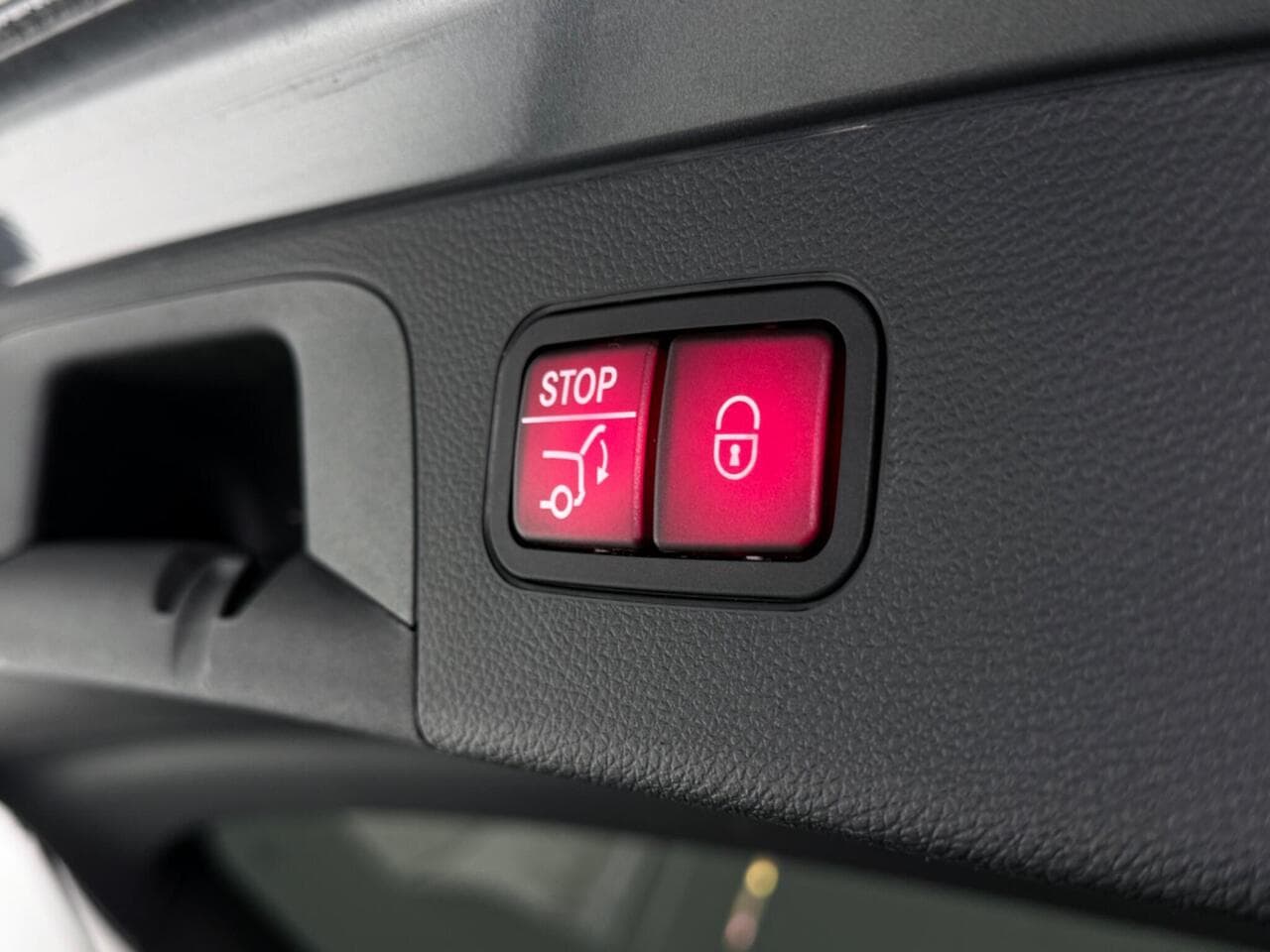 Mercedes-Benz GLC thumbnail Misc Controls