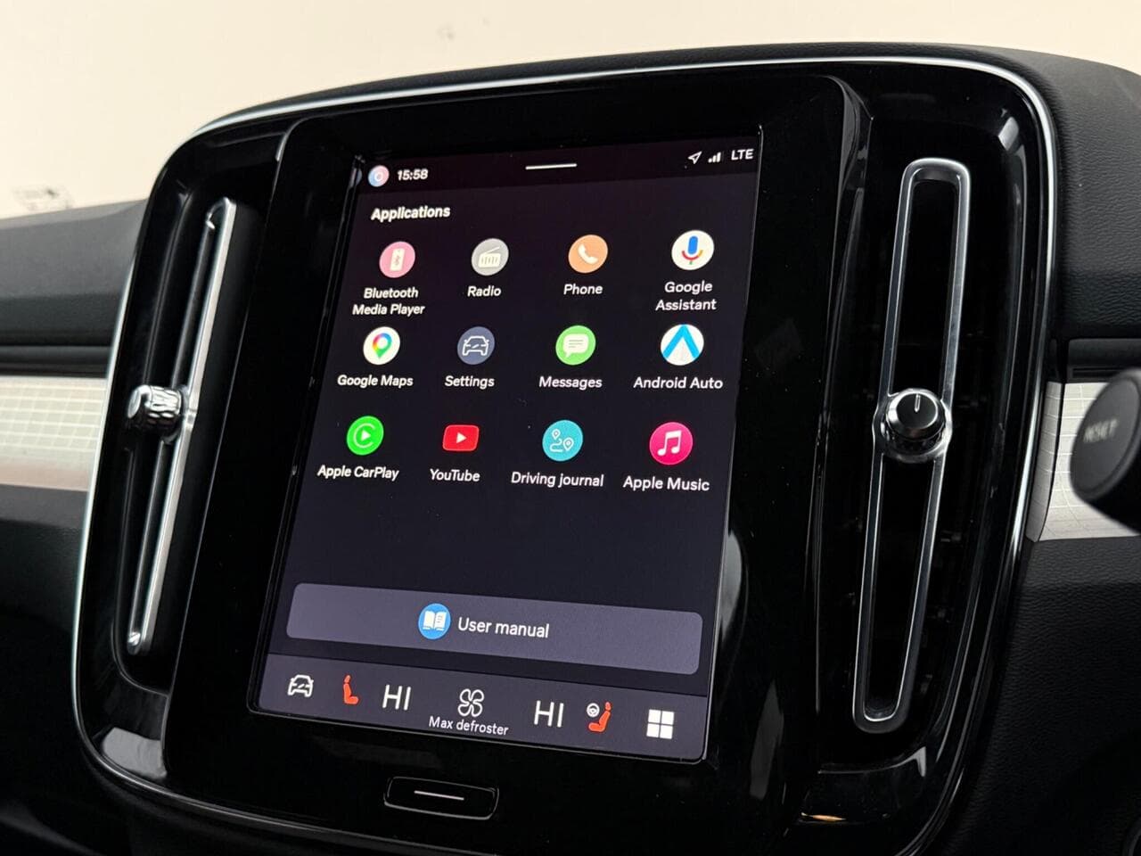 Volvo XC40 thumbnail Infotainment System