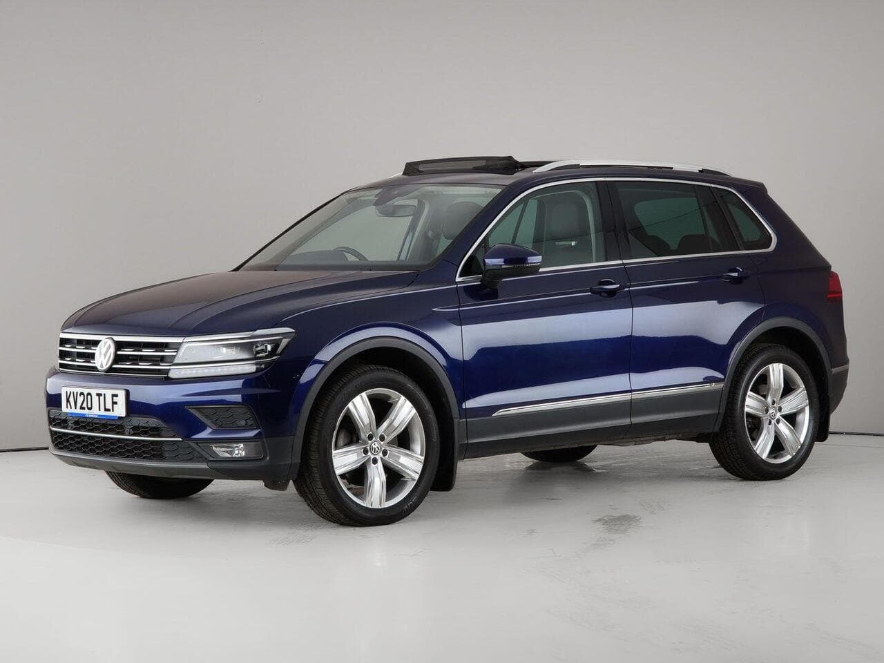 Volkswagen Tiguan thumbnail Front Left