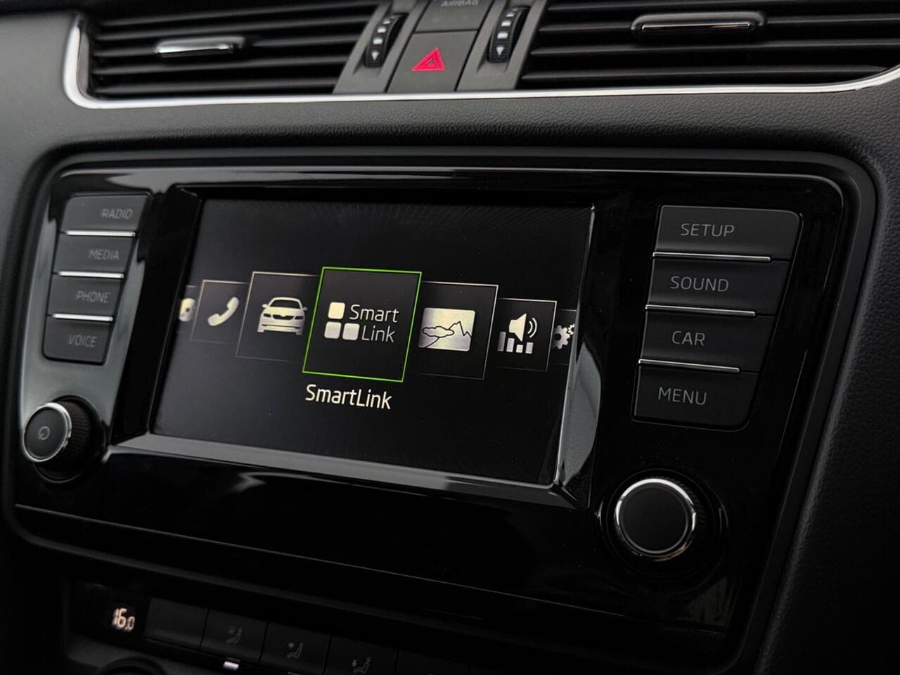 Skoda Octavia thumbnail Infotainment System