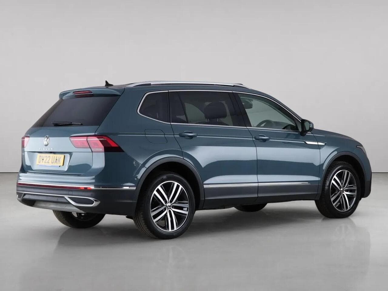 Volkswagen Tiguan Allspace thumbnail Rear Right