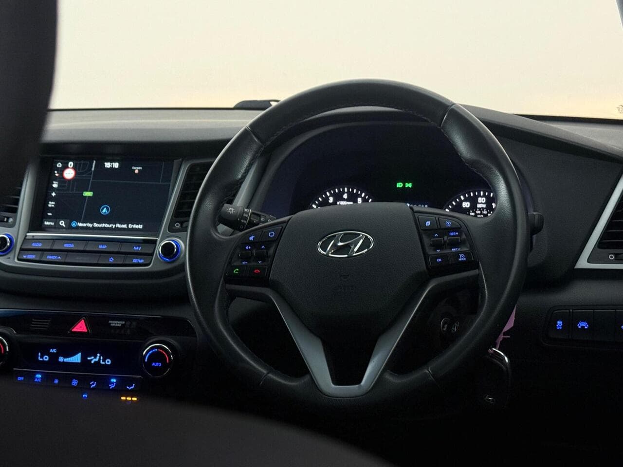 Hyundai TUCSON thumbnail Steering Wheel