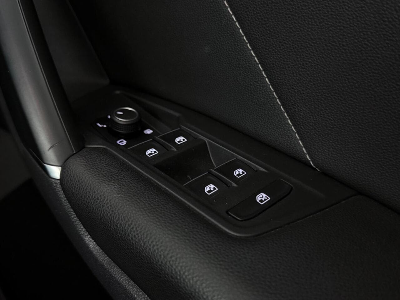 Volkswagen Tiguan thumbnail Misc Controls