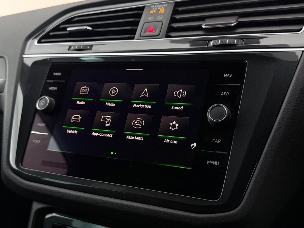 Volkswagen Tiguan thumbnail Infotainment System